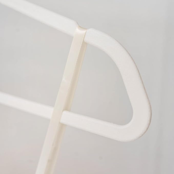3 Sprouts - Adult Velvet Hangers - Non Slip Felt Clothing Hanger Set - Durable & Slim for Space Saving - Ideal Velvet Hangers for Organization - Lightweight Thin Clothes Hangers - Pack of 30 - Cream