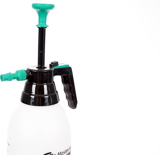 Flo-Master by Hudson Half-Gallon Home and Garden Handheld Sprayer