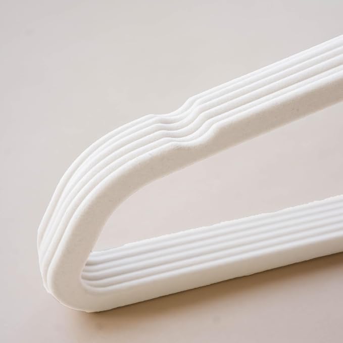 3 Sprouts - Adult Velvet Hangers - Non Slip Felt Clothing Hanger Set - Durable & Slim for Space Saving - Ideal Velvet Hangers for Organization - Lightweight Thin Clothes Hangers - Pack of 30 - Cream