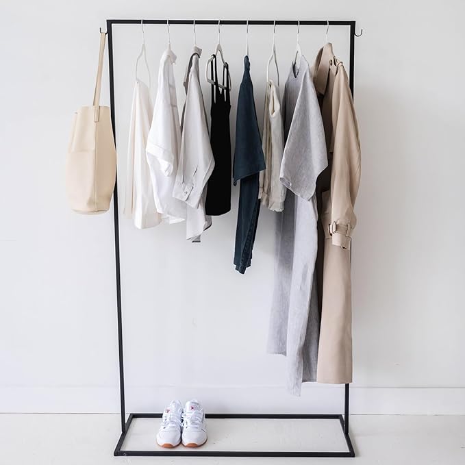 3 Sprouts - Adult Velvet Hangers - Non Slip Felt Clothing Hanger Set - Durable & Slim for Space Saving - Ideal Velvet Hangers for Organization - Lightweight Thin Clothes Hangers - Pack of 30 - Cream
