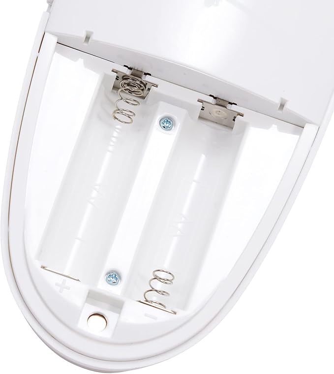 Amazon Basics Battery Operated Fabric Shaver for Lint and Fuzz Removal, Includes 2 Spare Blades, White