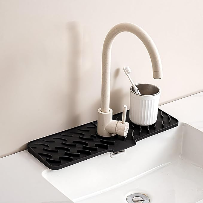 Silicone Faucet Splash-Proof pad, Multifunctional Water-Saving Splash-Proof Cushion, Universal Faucet Cover, Suitable for Kitchen and Bathroom Sink Faucet (Black, 17.7 * 5.5)