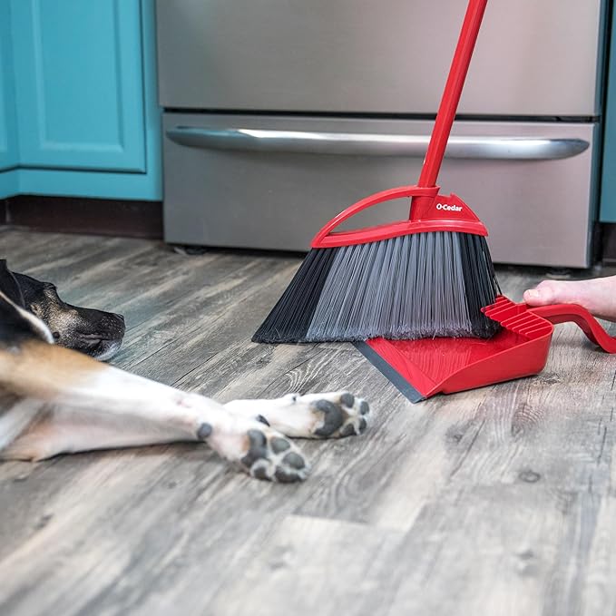 O-Cedar Pet Pro Broom with Step-On Dustpan | Remove 99% with One Sweep | Removes 3 Times More Pet Hair | Quiet Cleaning Tool for Cat and Dog Owners