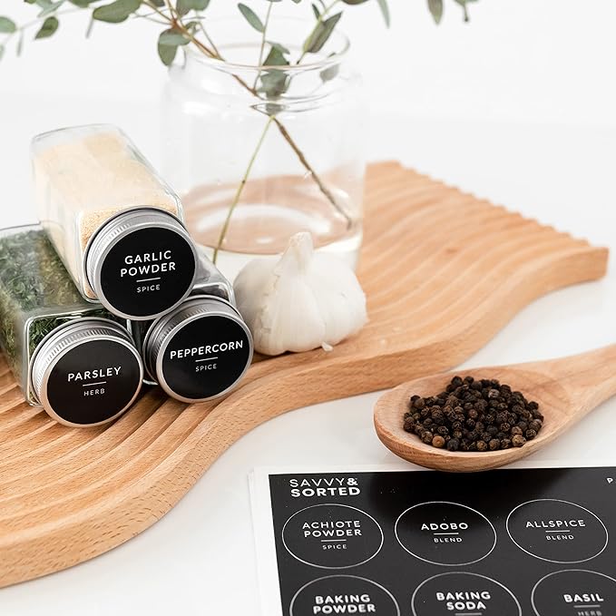 SAVVY & SORTED Spice Labels, 140 Round Waterproof Kitchen Labels for Spice Jars, Spice Organization, Herb Seasoning Pantry Labels, Spice Rack